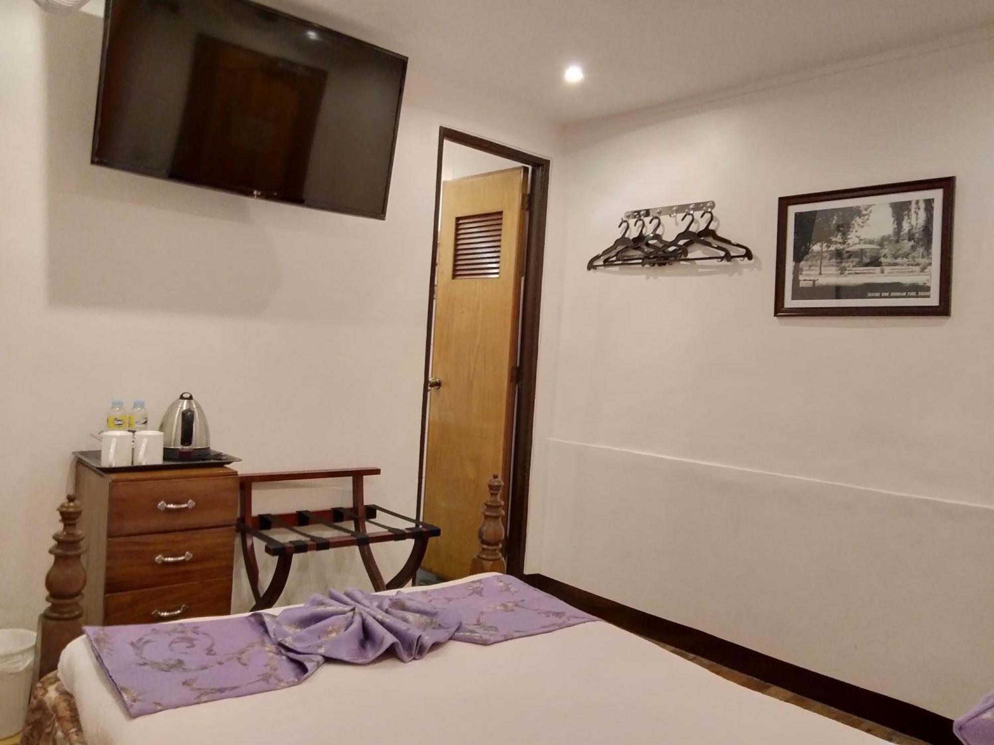 Log Cabin Hotel - Baguio Baguio City Pokój zdjęcie