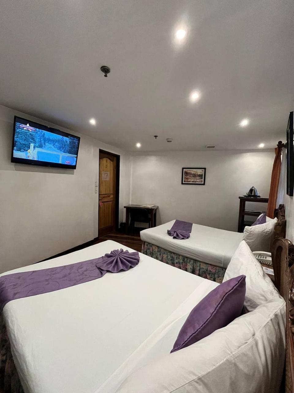 Log Cabin Hotel - Baguio Baguio City Pokój zdjęcie